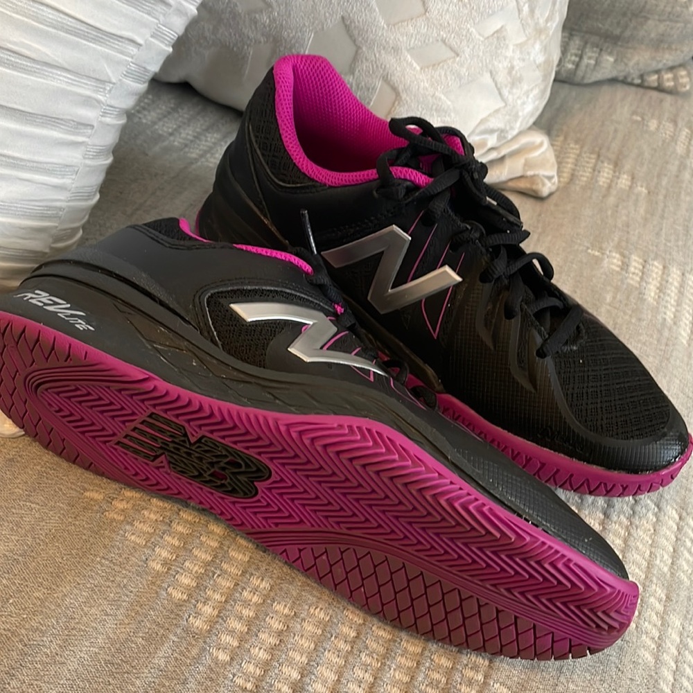New Balance tennis shoes